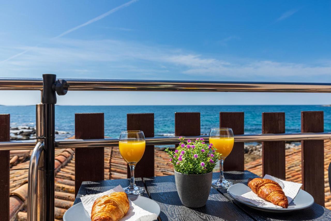 Cuvi Beach Apartments Rovinj Exterior photo