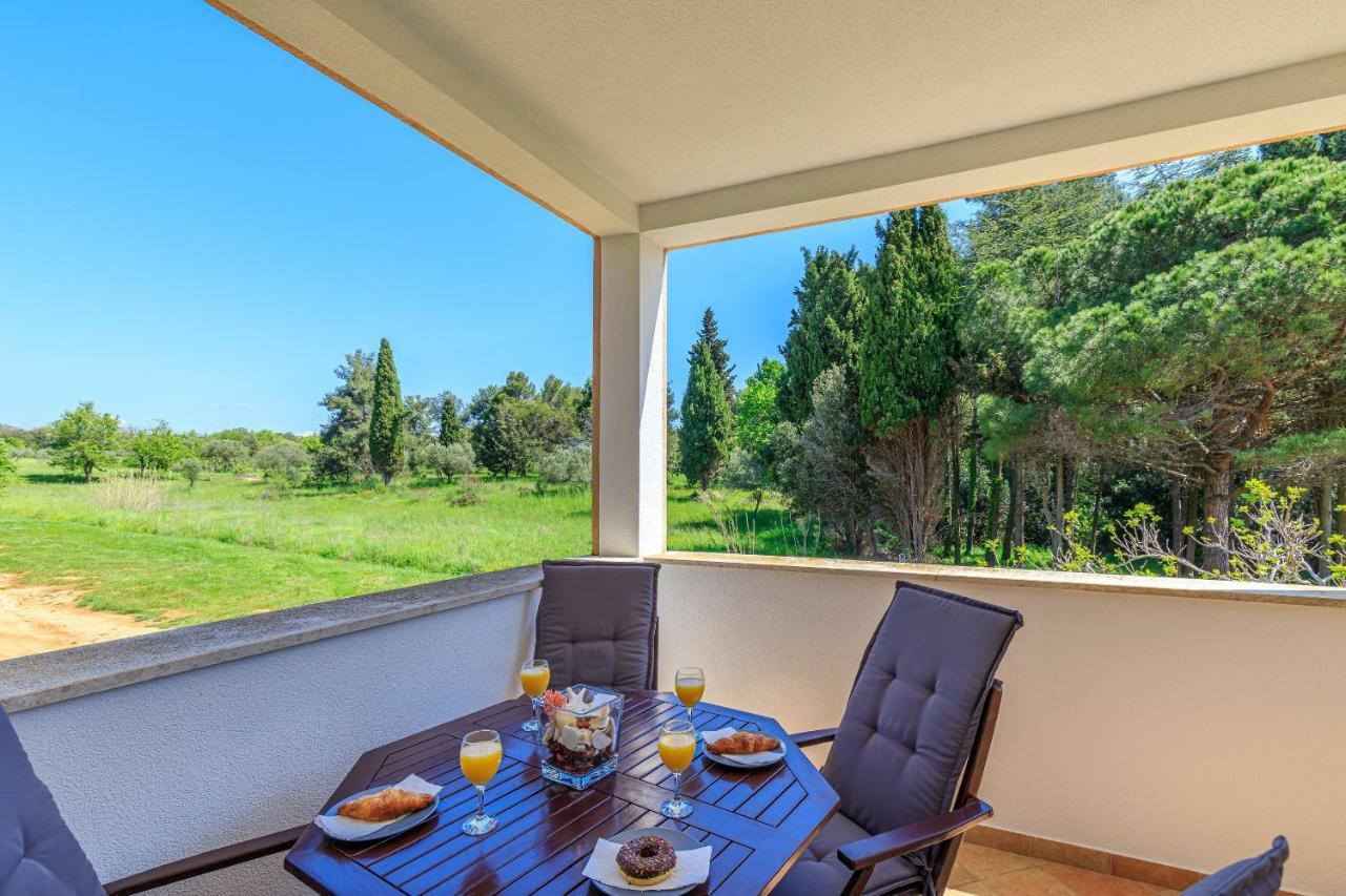Cuvi Beach Apartments Rovinj Exterior photo
