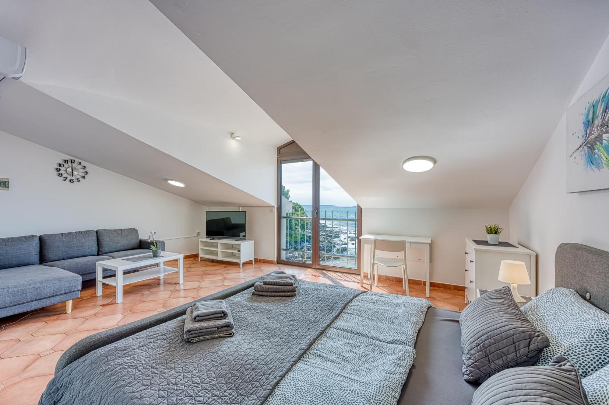 Cuvi Beach Apartments Rovinj Exterior photo